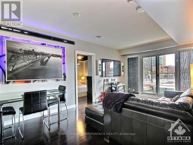 Building Photo - 242 Rideau St