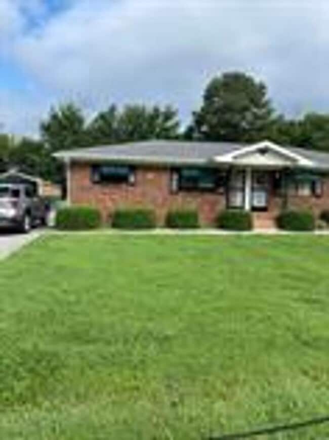 Building Photo - 218DU