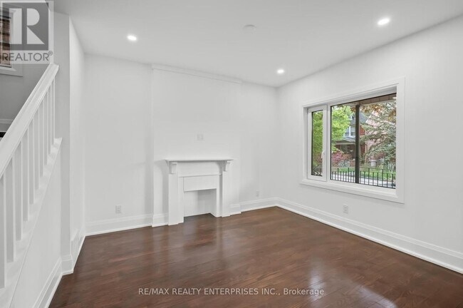 Building Photo - 522 Crawford St