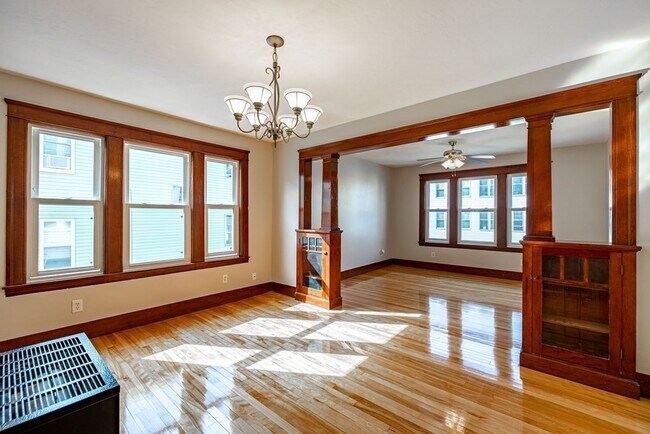 Foto del edificio - 151 Ingleside Ave