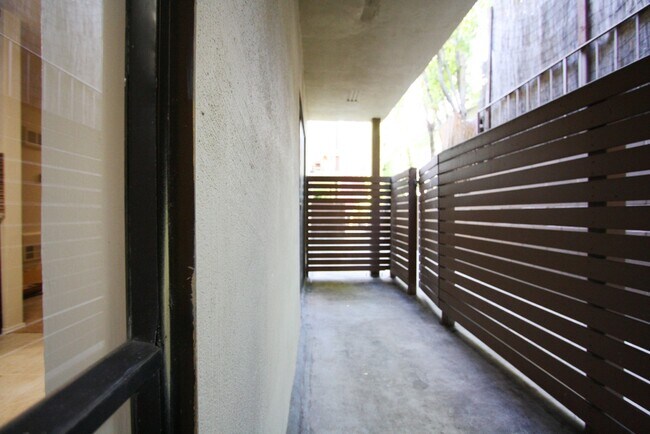 Building Photo - 220 Perkins St