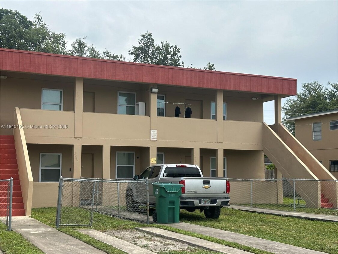 Building Photo - 4725 NW 33rd Ave