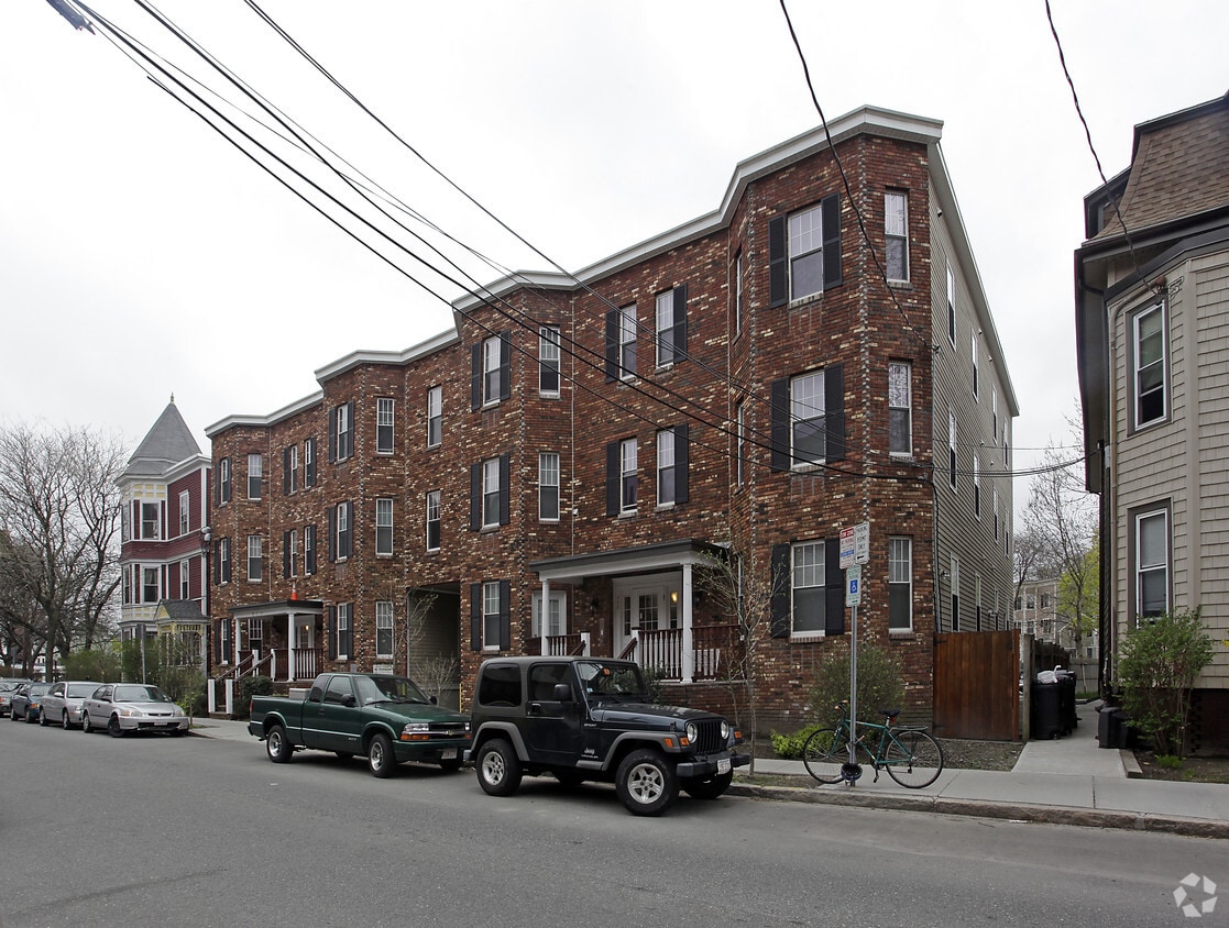 Building Photo - 460-466 Green St