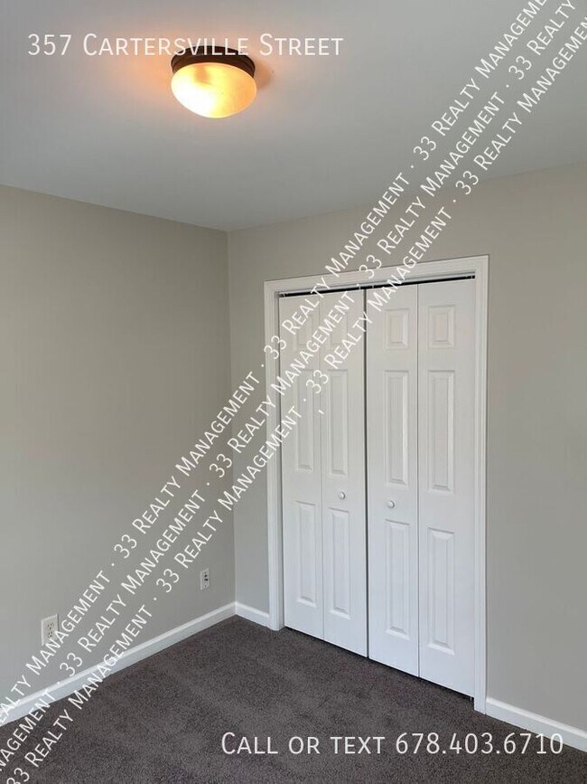 Building Photo - 3bed/1.5bath available in Canton, just min...