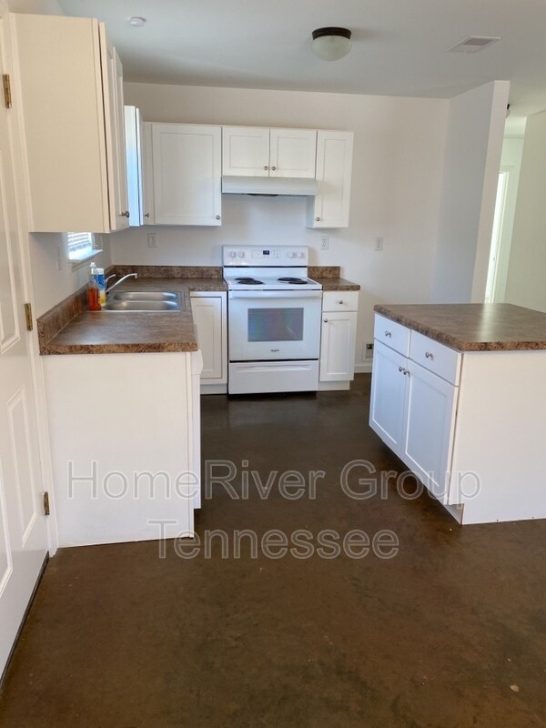 Building Photo - 3812 Lake Park Cove