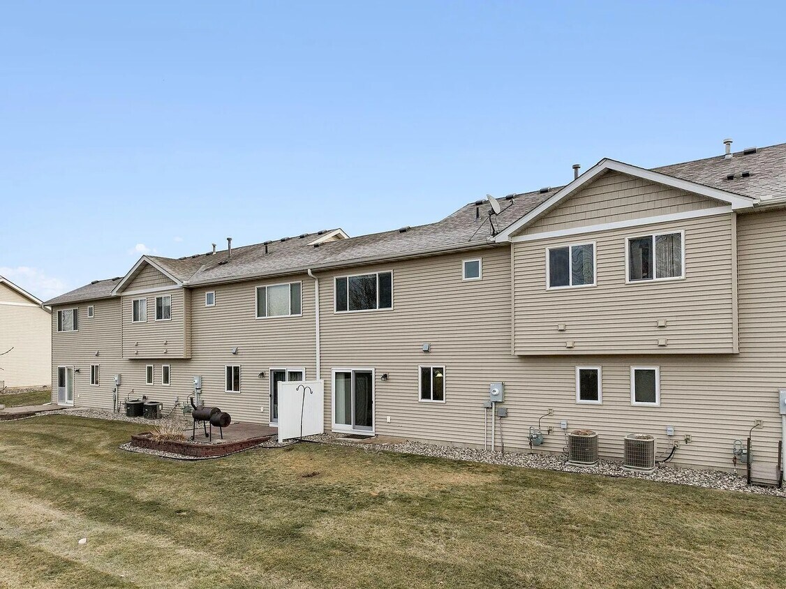 Foto principal - 2632 Rushmore Rd