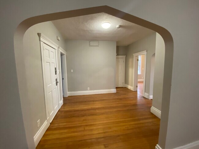 Building Photo - 39 Harwood St