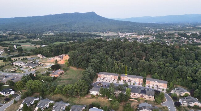 Building Photo - Townhouse for Rent in Spring Oaks!