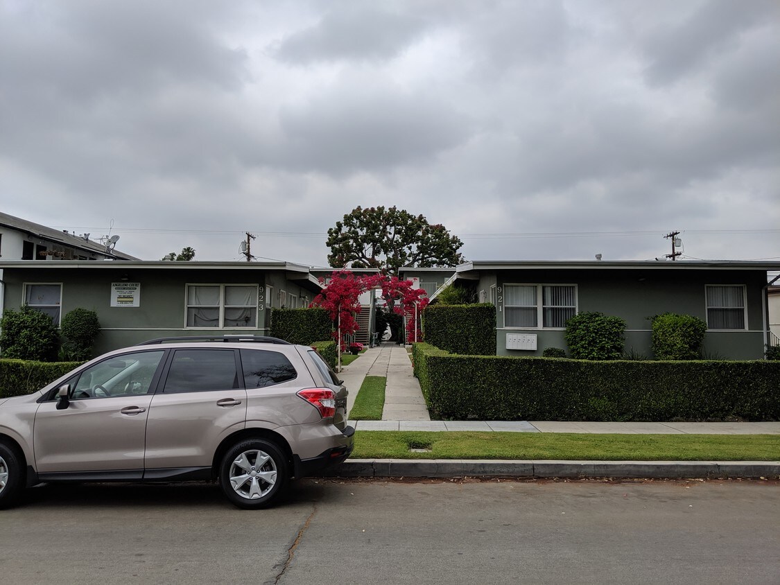 Foto principal - 921 W Angeleno Ave