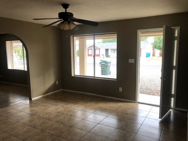 Building Photo - 8814 W Mulberry Dr