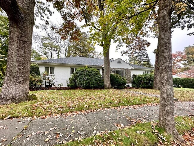 Building Photo - 35 Mignon Rd