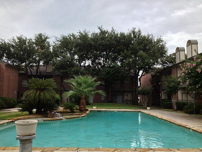 Foto del edificio - 6500 Harbor Town Dr