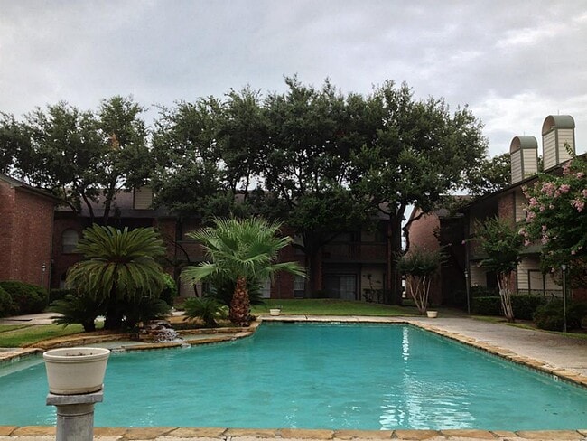 Building Photo - 6500 Harbor Town Dr