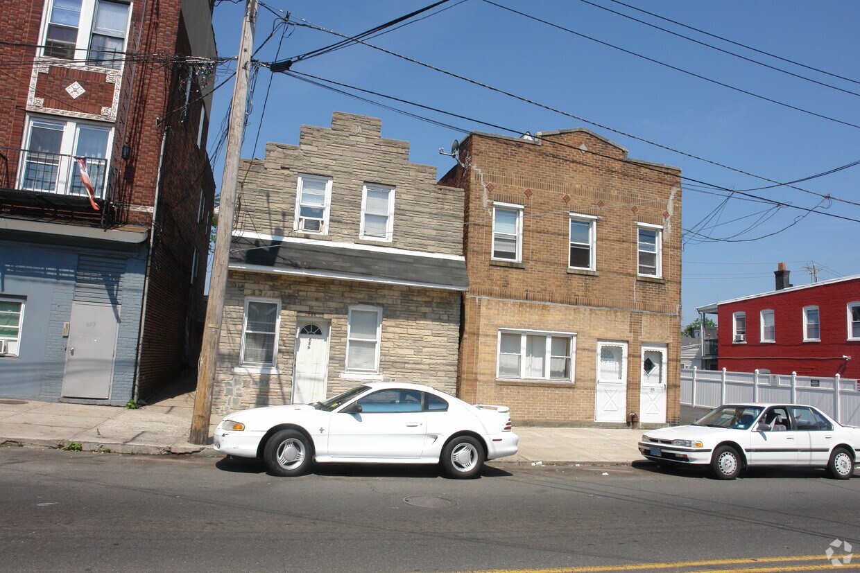 Primary Photo - 689-671 State St
