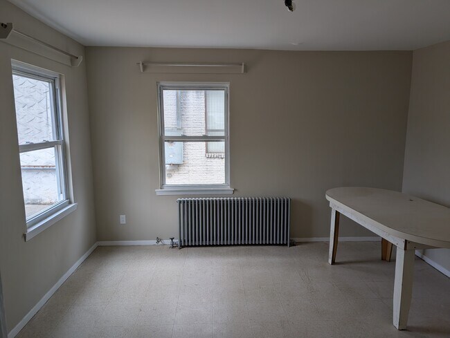 Foto del edificio - 136 Duffy Ave