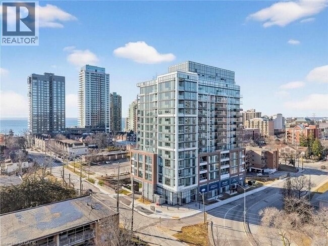 Building Photo - 2088 James St