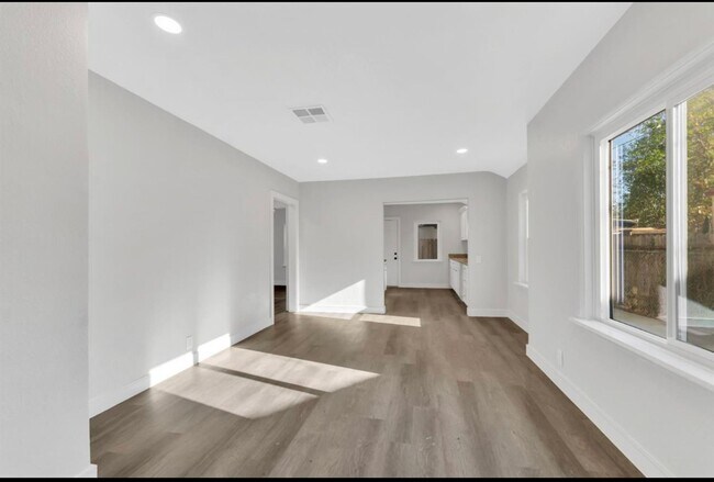 Foto del edificio - 1519 Tessa Ave