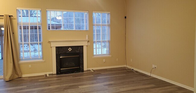 Foto del edificio - 3 bd, 2 ba house in SW Katy Lake Estates subdivision, fenced, w/d included, corner lot