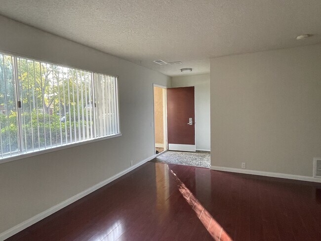 Building Photo - 1575 Drake Dr