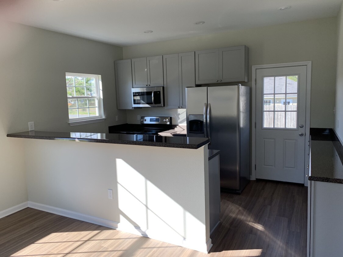 Foto del edificio - Grove Pointe 107 Lauren Lane