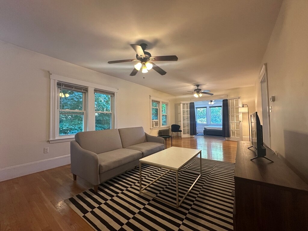 Foto principal - 33-35-35 Dickinson Rd