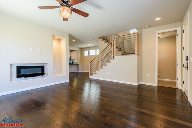 Foto del edificio - Beautiful Home | Central A/C | E.V. Charger
