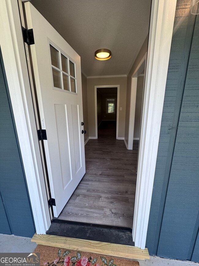 Building Photo - 304 Pinewood Dr
