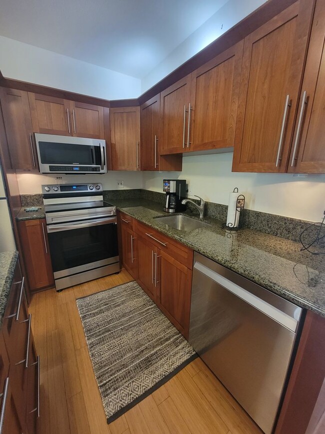 Foto del edificio - Turned key Fully Furnished Condo