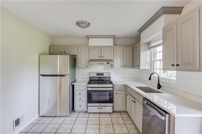 Building Photo - 4647 Candlewyck Way