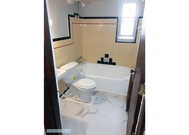 Foto del edificio - 950 Ludlow Ave