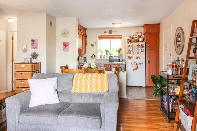 Foto del edificio - 19 Jacqueline Road, Unit E