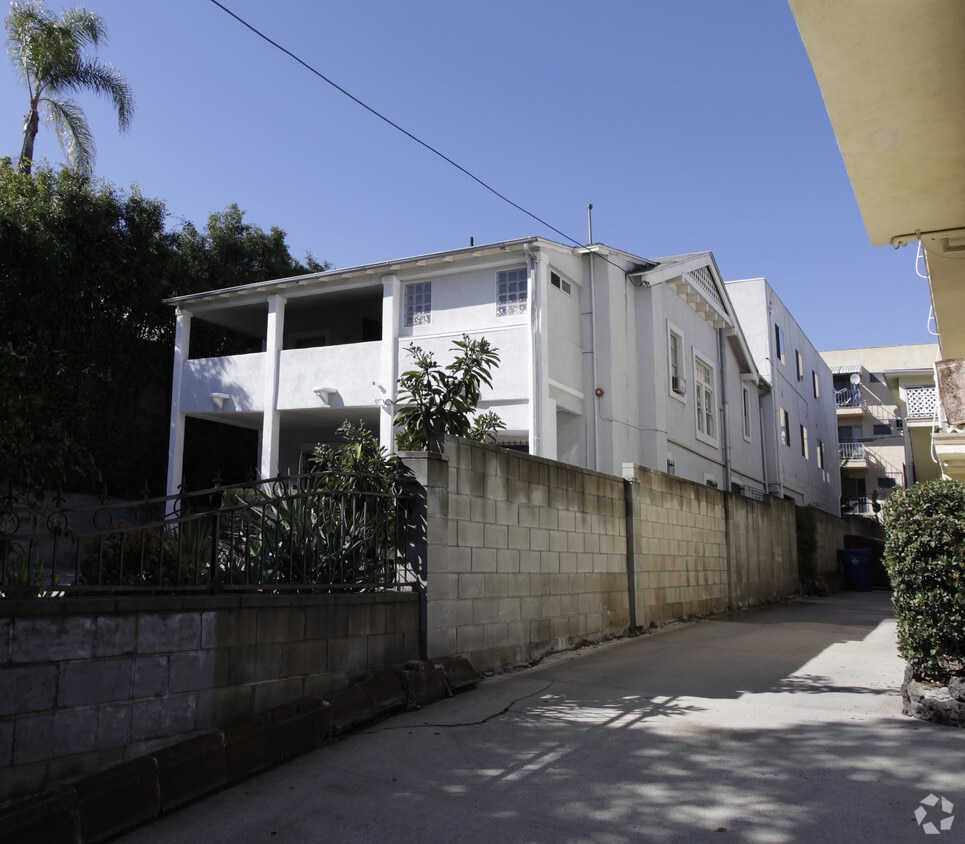 Primary Photo - 1919 Tamarind Ave