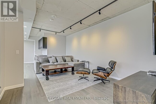 Building Photo - 7 Smith Crescent