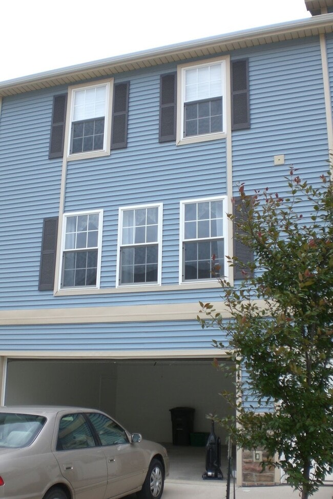 Building Photo - 936 McKinley Ave