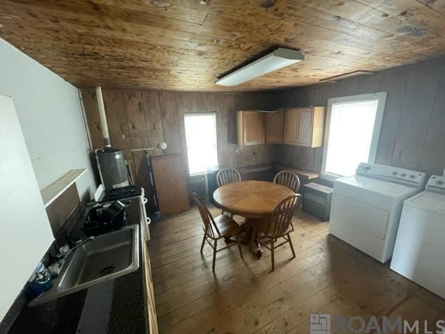 Foto del edificio - 6865 Island Rd