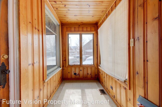 Building Photo - 4 br, 2.5 bath House - 808 Kelly Ave Unit F