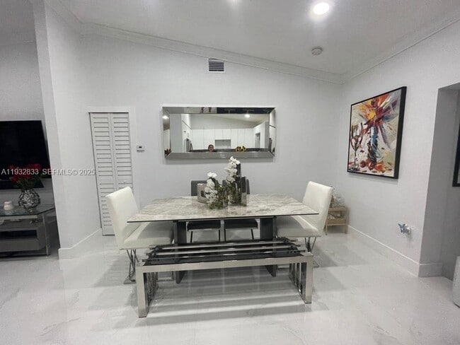 Foto del edificio - 5855 SW 128th Ct