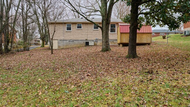 Building Photo - For Rent in Springfield: 3BR, 1 1/2BA house