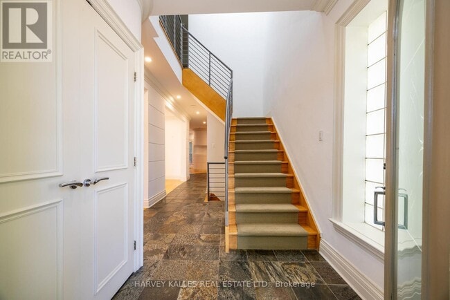 Building Photo - 495 Deloraine Ave