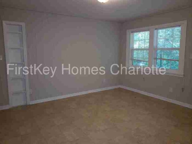 Building Photo - 4931 Galax Dr