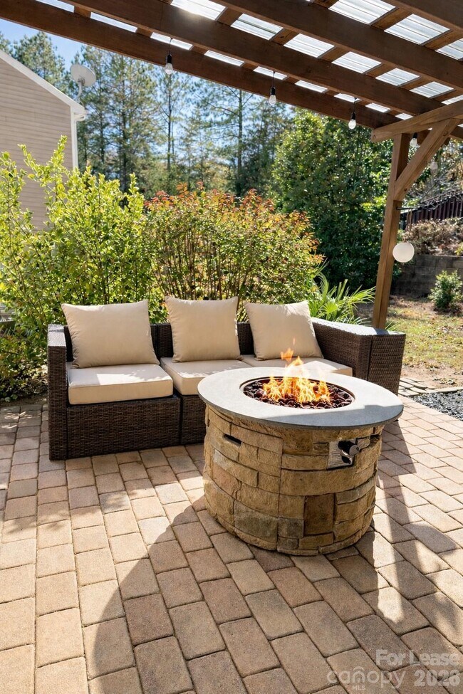 Foto del edificio - 16732 Prairie Falcon Ln