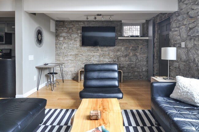 Foto del edificio - 4607 McPherson Ave