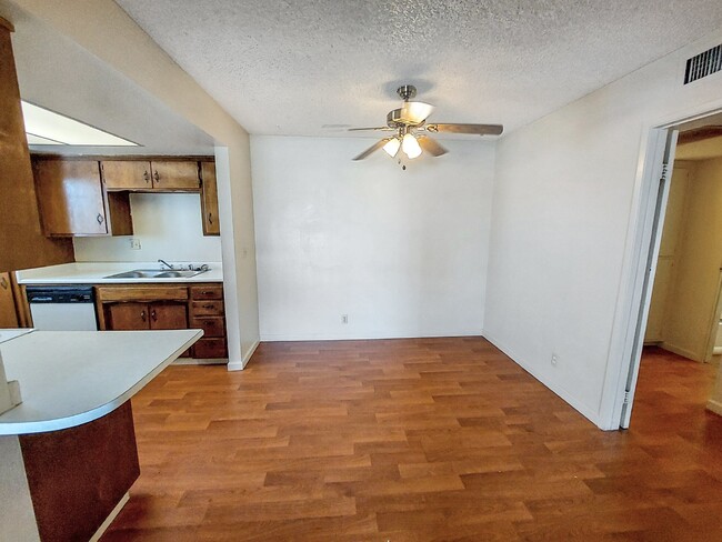 Foto del edificio - 714 N Sanders St