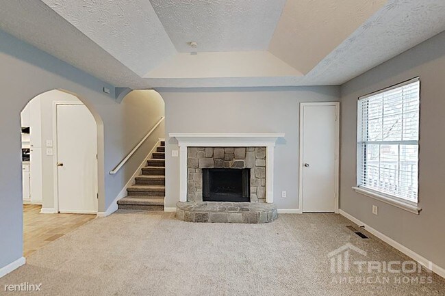 Foto del edificio - 713 Russell Ridge Rd