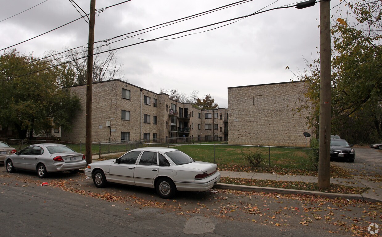 4921 - 4925 Quarles St NE - 4921-4925 Quarles St NE