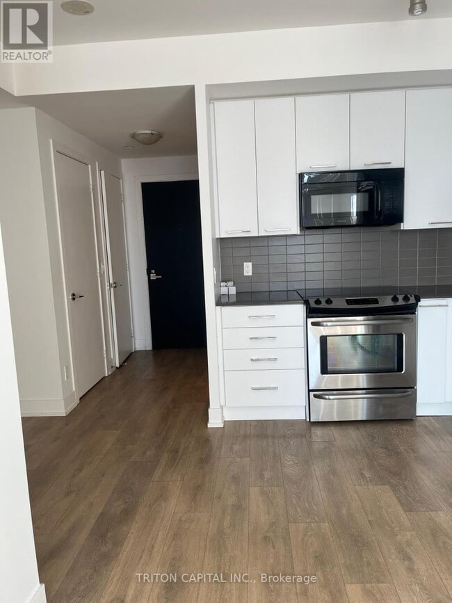 Building Photo - 9471 Yonge St