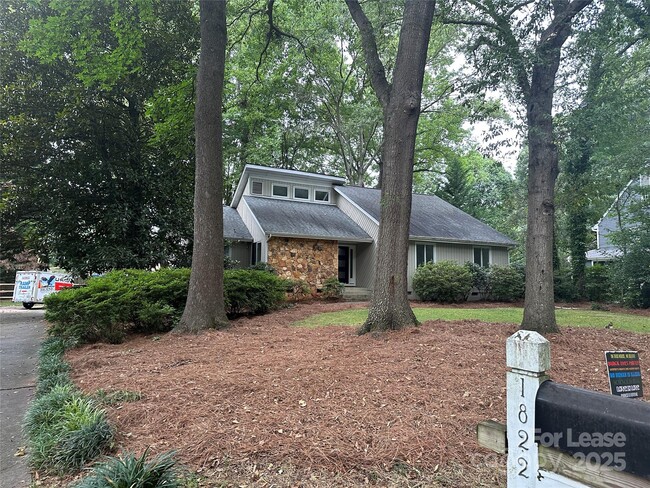 Foto del edificio - 1822 Bobolink Ln