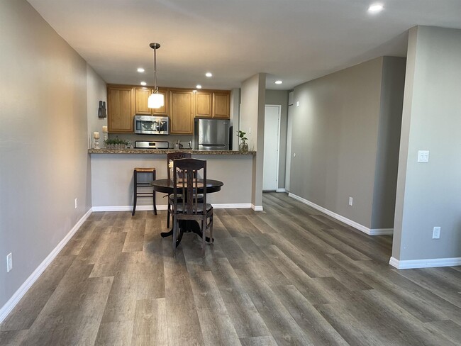 Building Photo - 1611 Hotel Cir S