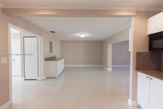 Foto del edificio - 4 br, 3.5 bath House - 4905 Harrison St # ...