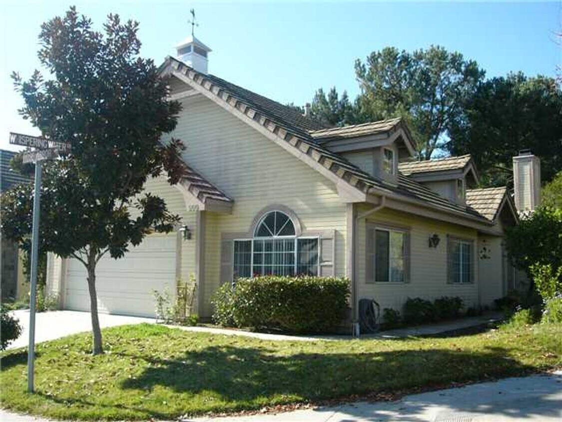 Primary Photo - Charming 3 bedroom 2 bath home in the desi...